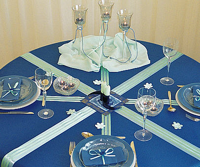 Abendessen verspielt in blau dekoriert