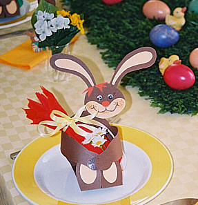 Tischdecken und Dekorations- Material für das Osterfest