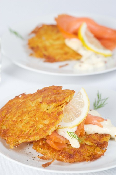 Räucherlachs an Kartoffelpuffer Räucherlachs an Kartoffelpuffer mit Sahnemeerrettich