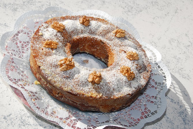 ein trockener Nusskuchen ein trockener Nusskuchen