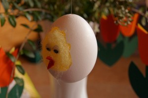 Osterei mit Küken Osterei mit Küken Osterstern
